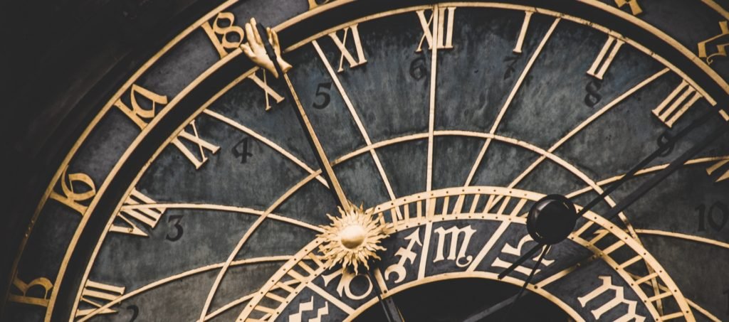 Photo of clock (original by Fabrizio Verrecchia on Unsplash)