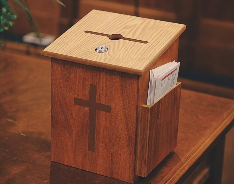 Offering box photo by Leiada Krozjhen on Unsplash